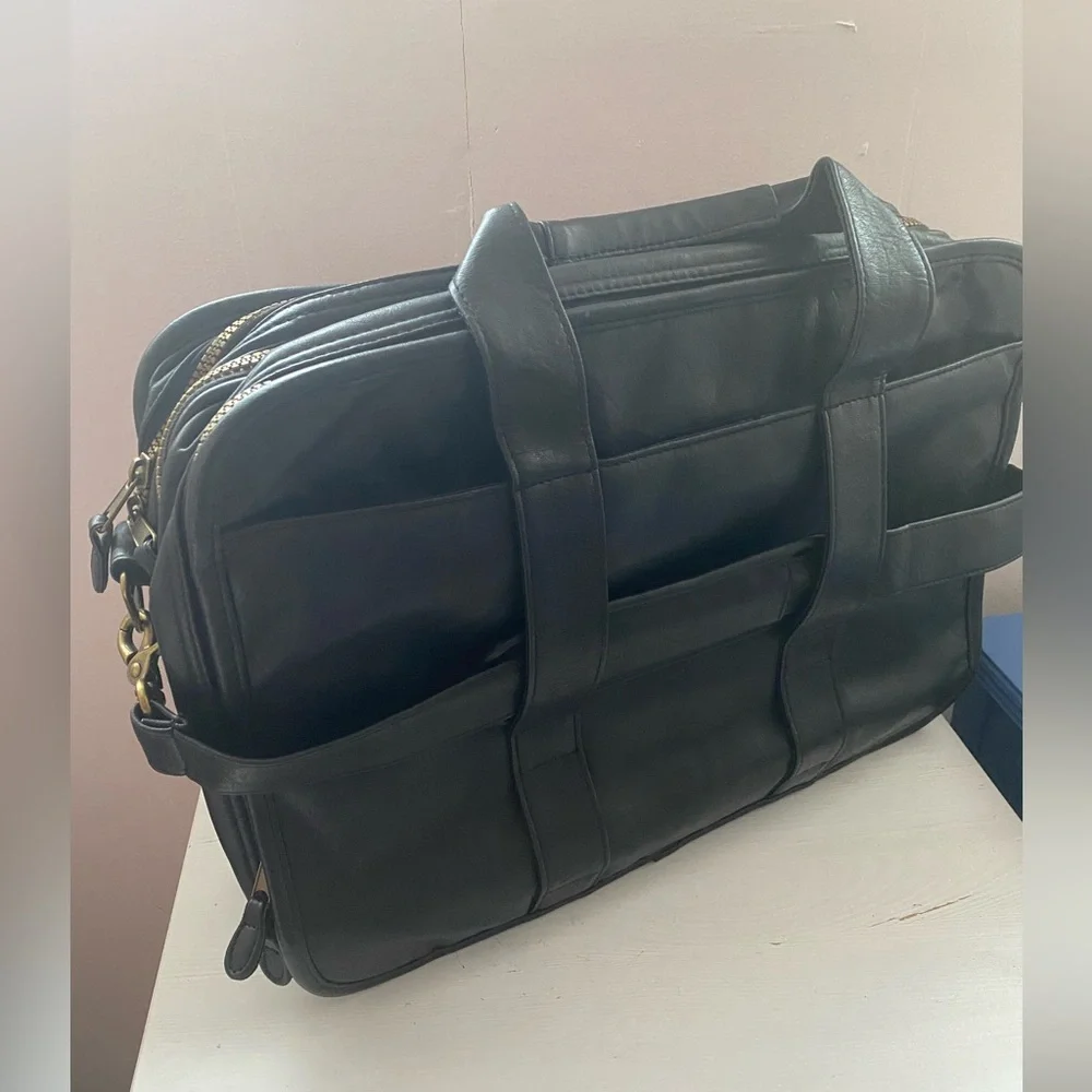 Men’s black leather business briefcase – perfect for office and travel